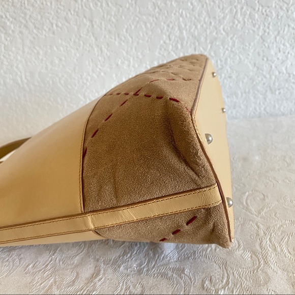 Burberry beige tonal stitch check leather tote - Picture 4 of 15